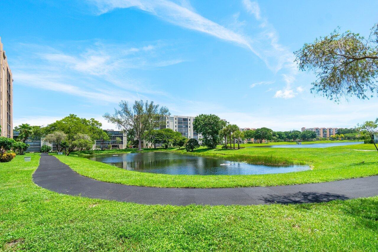 6866 Huntington Lane 205