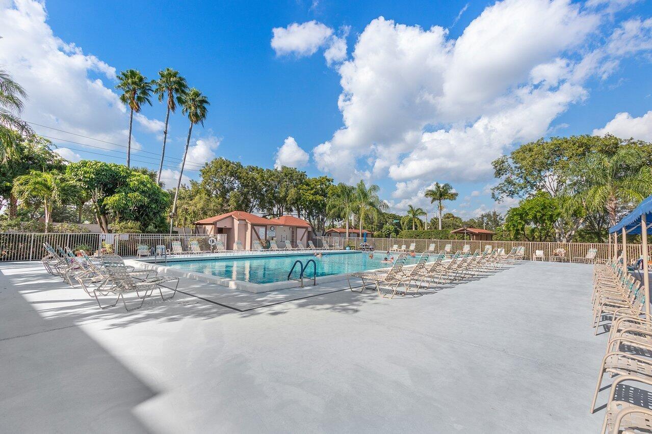 6866 Huntington Lane 205