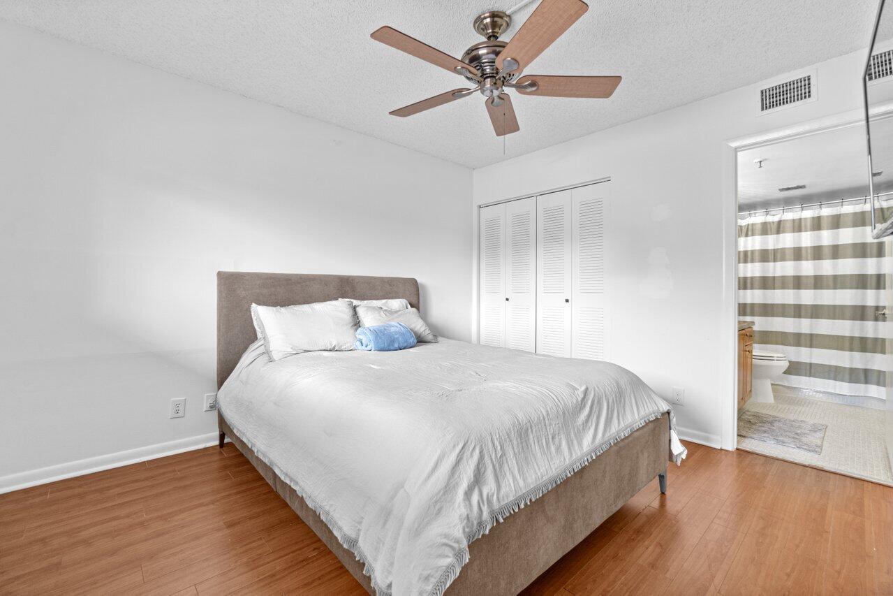 6866 Huntington Lane 205