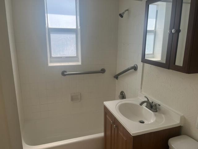 4310 NE 15th Terrace