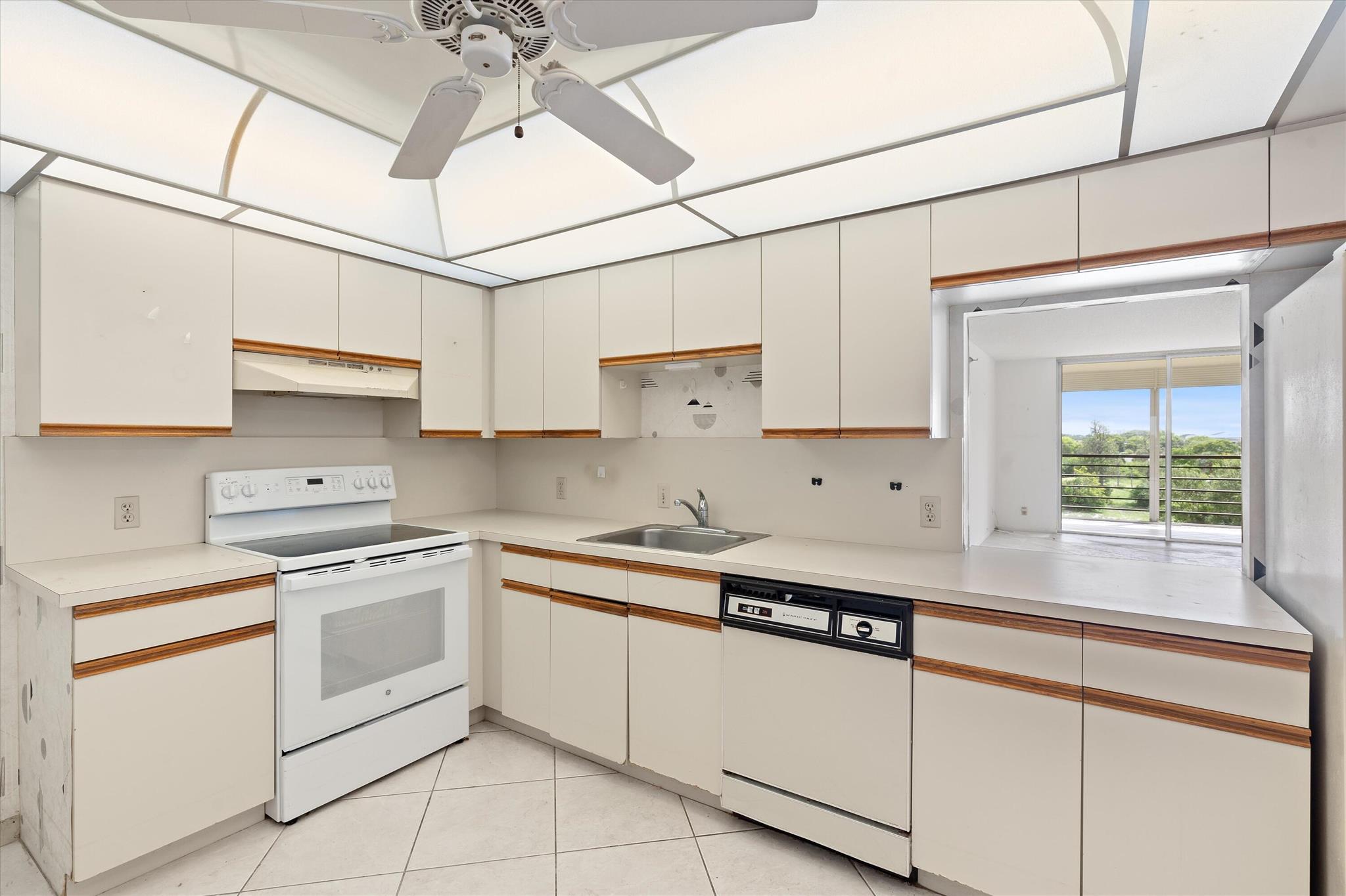 5340 NW 2nd Avenue Ph-29