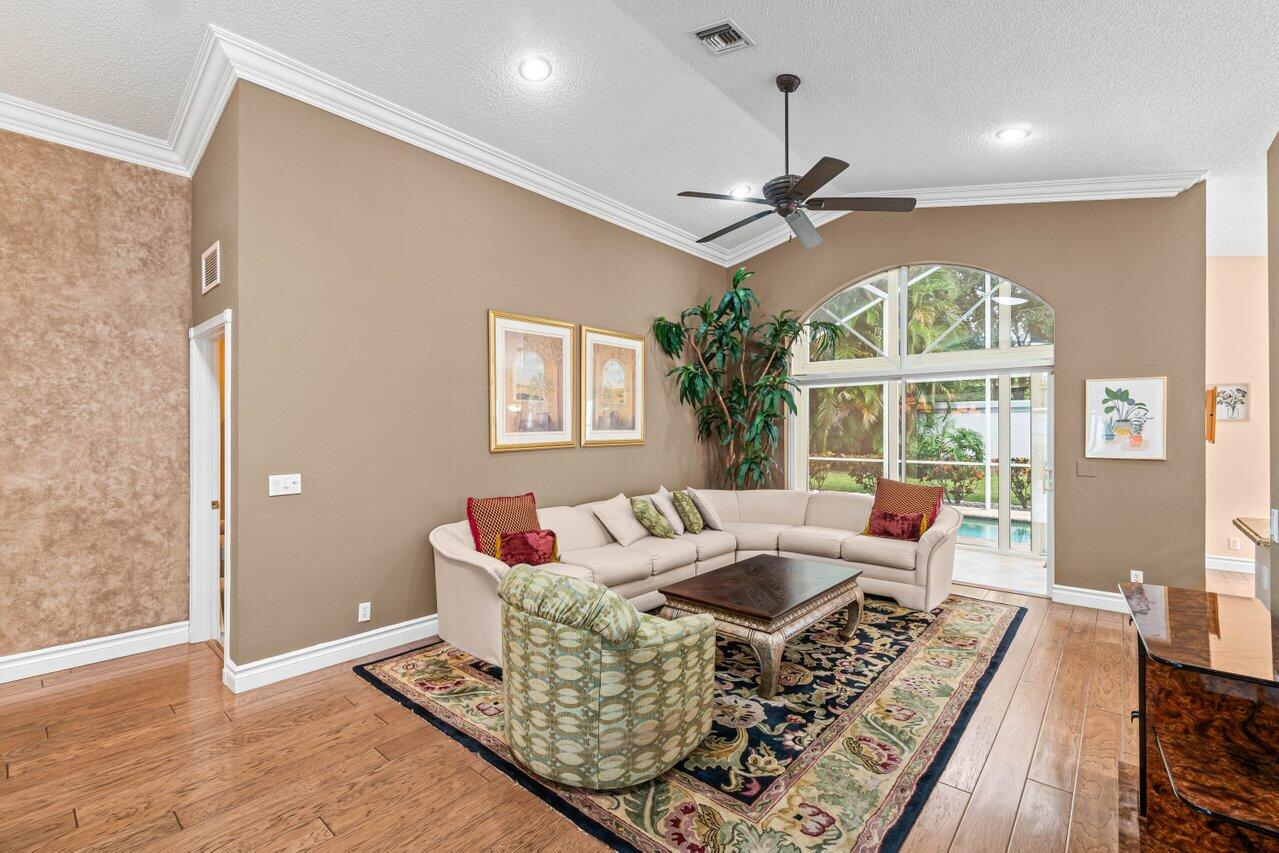 10355 Utopia Circle N