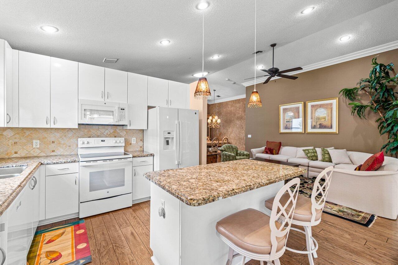 10355 Utopia Circle N