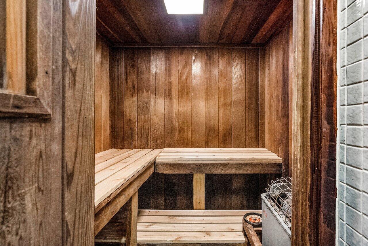 2900 NE 14th St Causeway 807