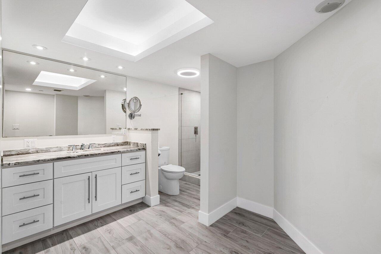 2900 NE 14th St Causeway 807