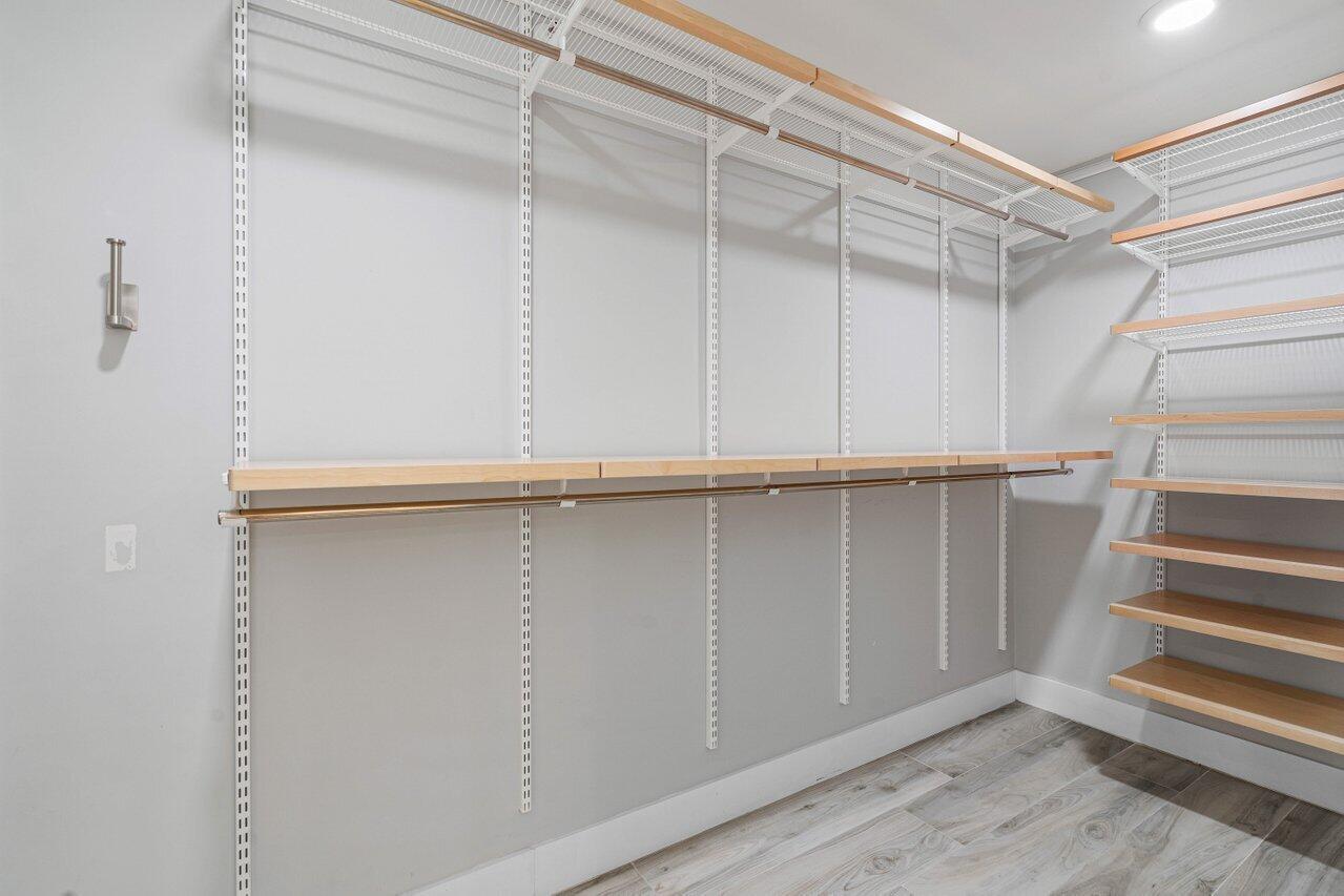 2900 NE 14th St Causeway 807