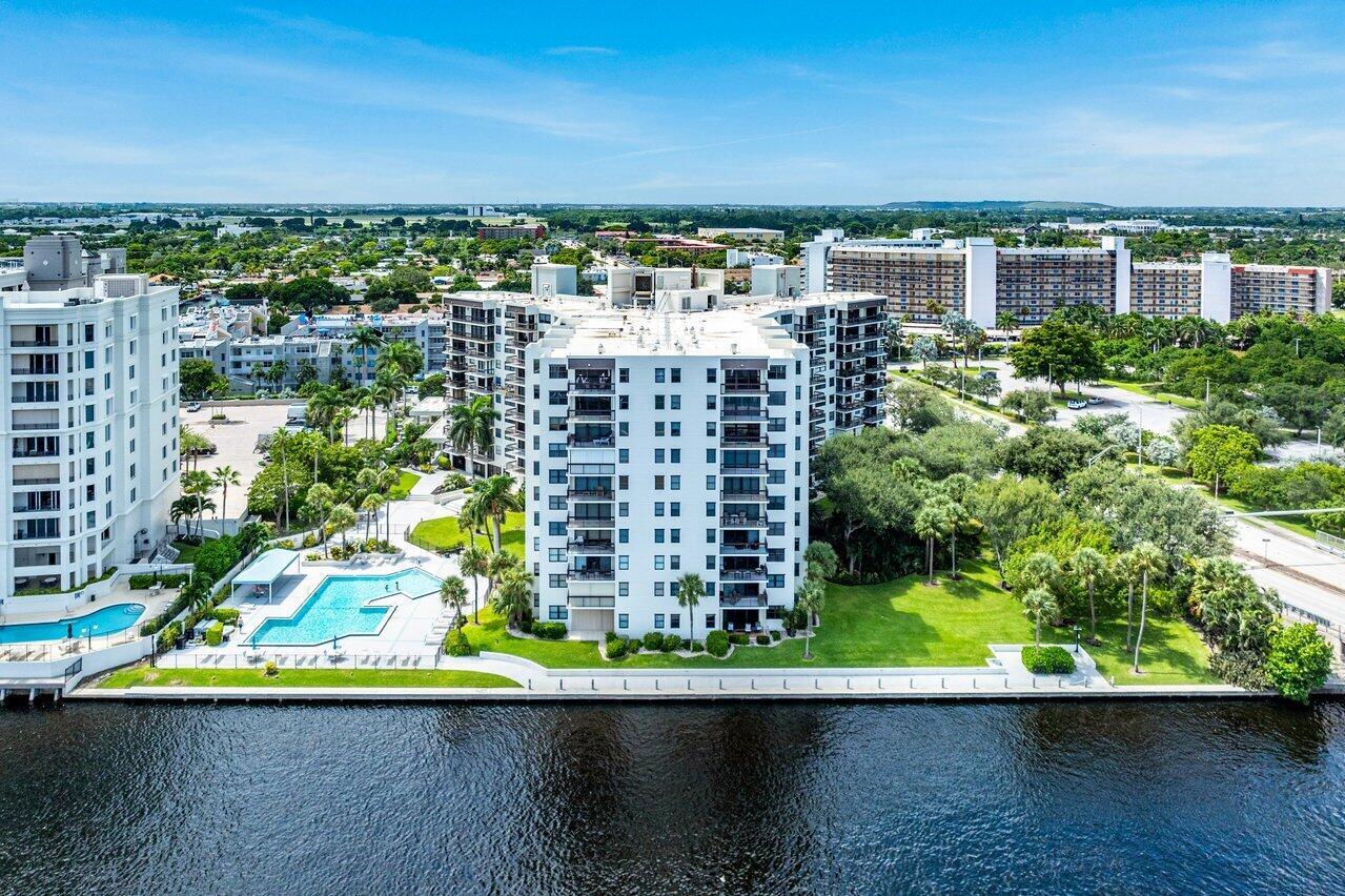 2900 NE 14th St Causeway 807