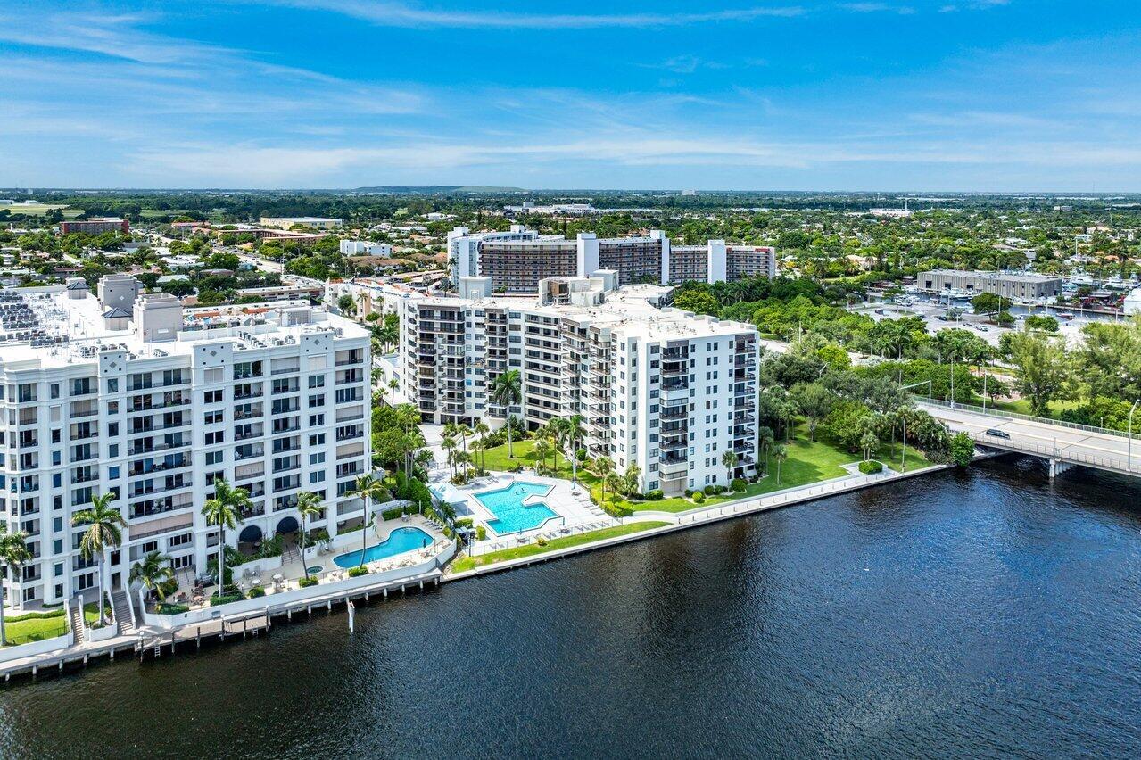 2900 NE 14th St Causeway 807