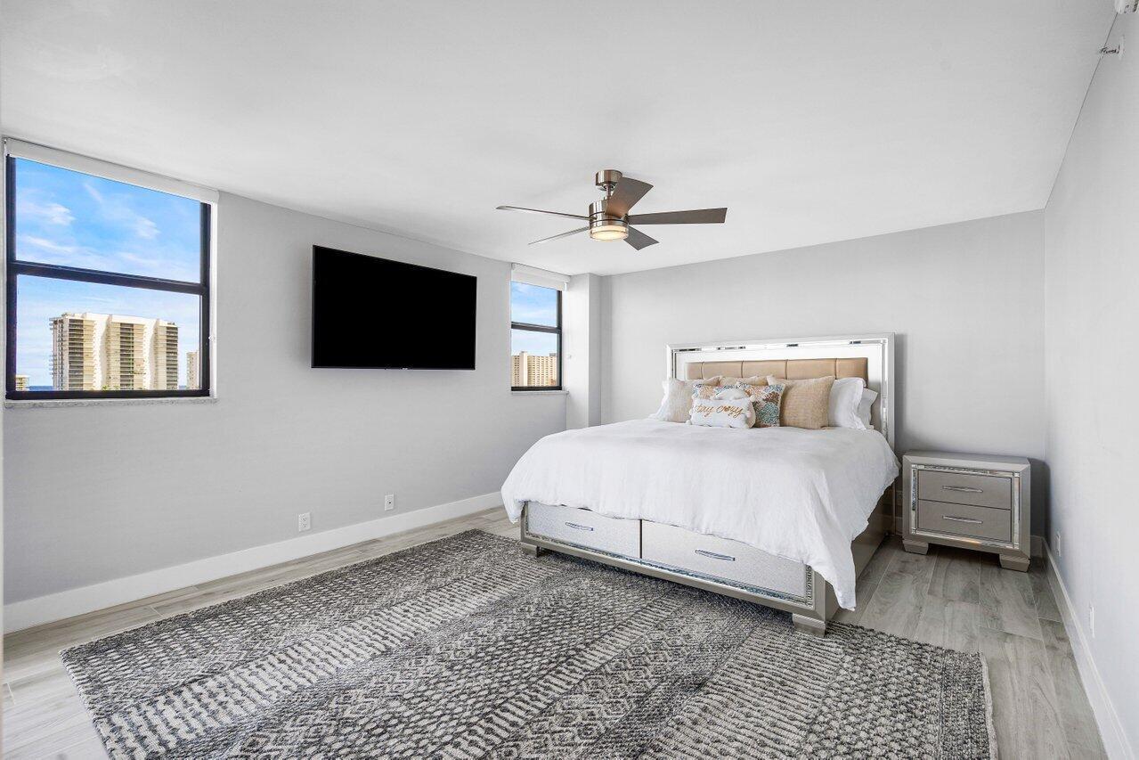 2900 NE 14th St Causeway 807