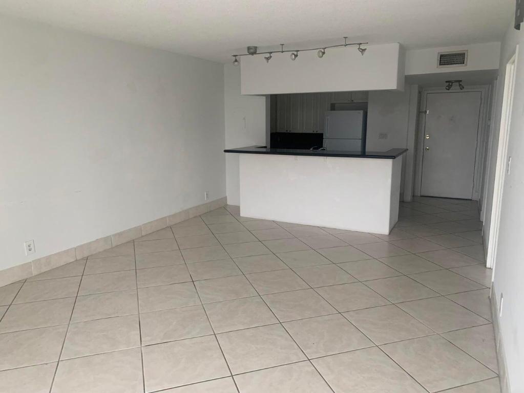 2935 NE 163rd Street 3m, North Miami Beach Unit: 3m