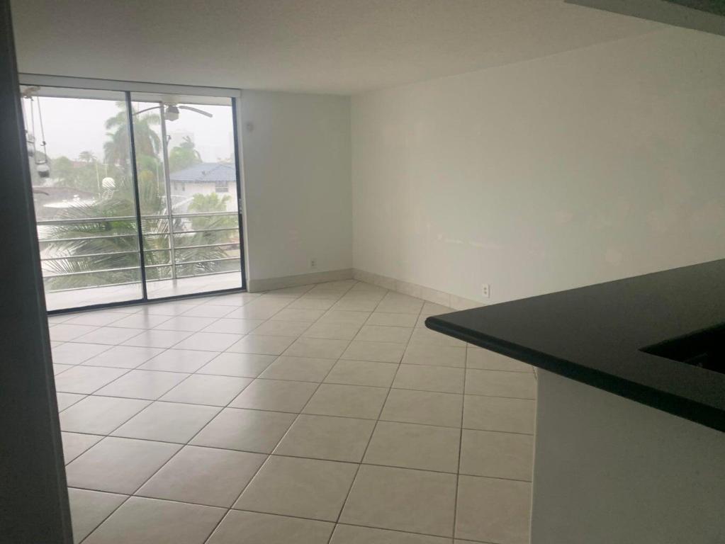 2935 NE 163rd Street 3m, North Miami Beach Unit: 3m