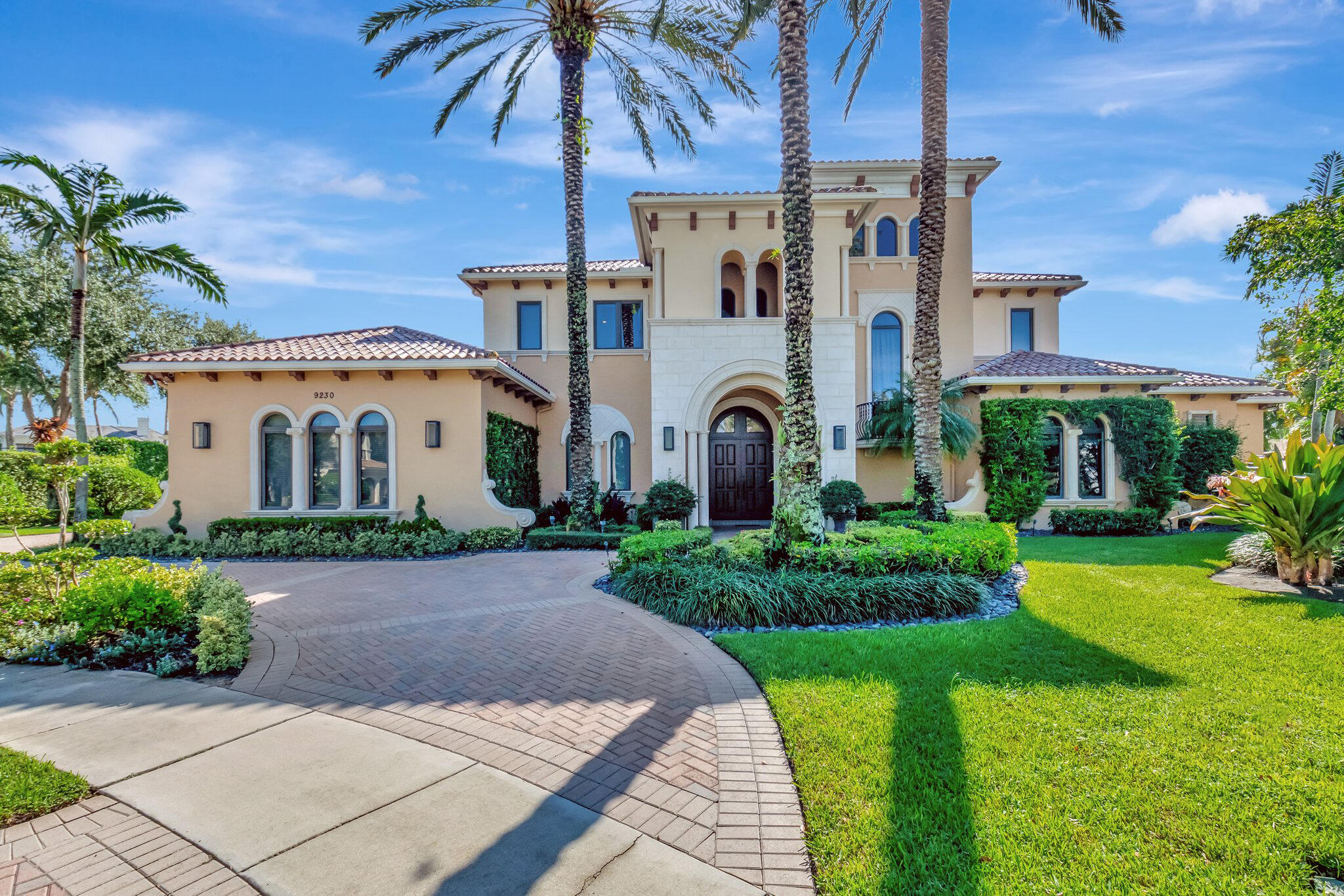 9230 Este Lago Drive