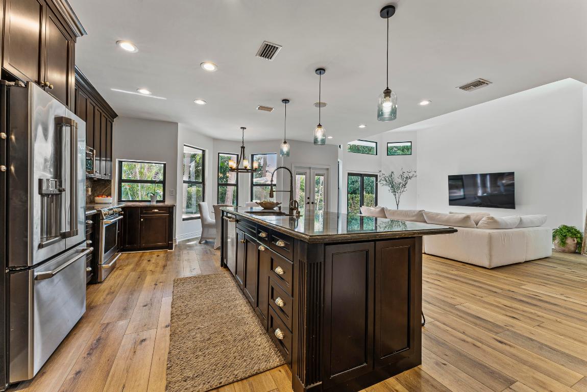 1925 Parkside Circle South Circle S