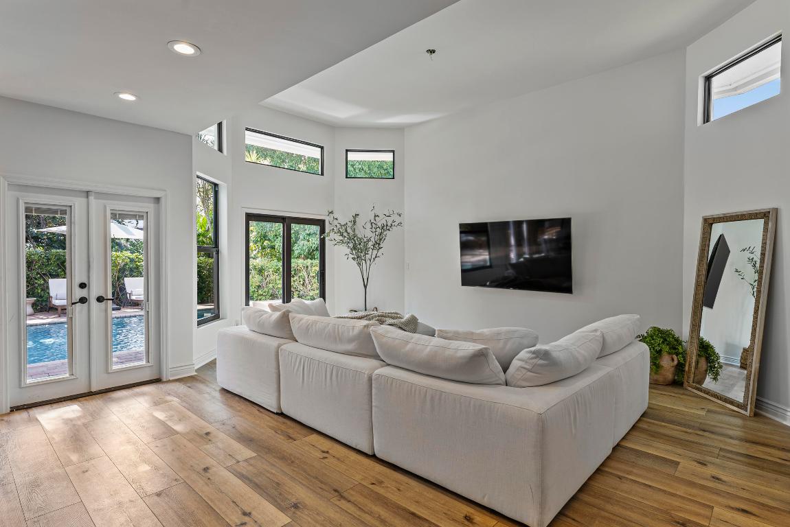 1925 Parkside Circle South Circle S