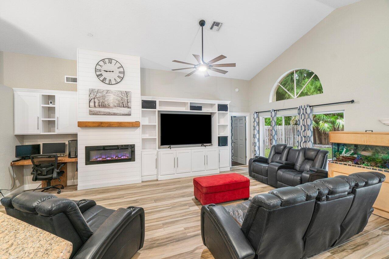 7706 Hoffy Circle