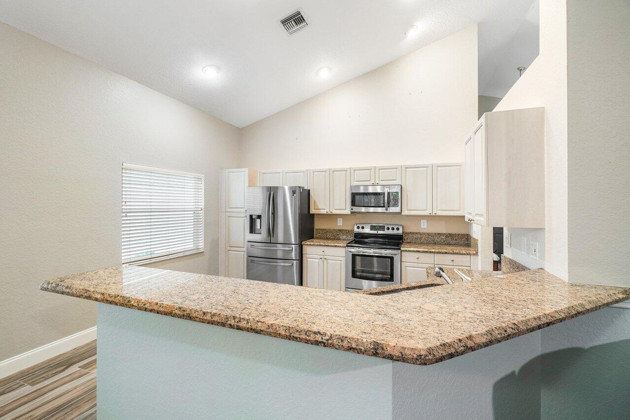 7706 Hoffy Circle