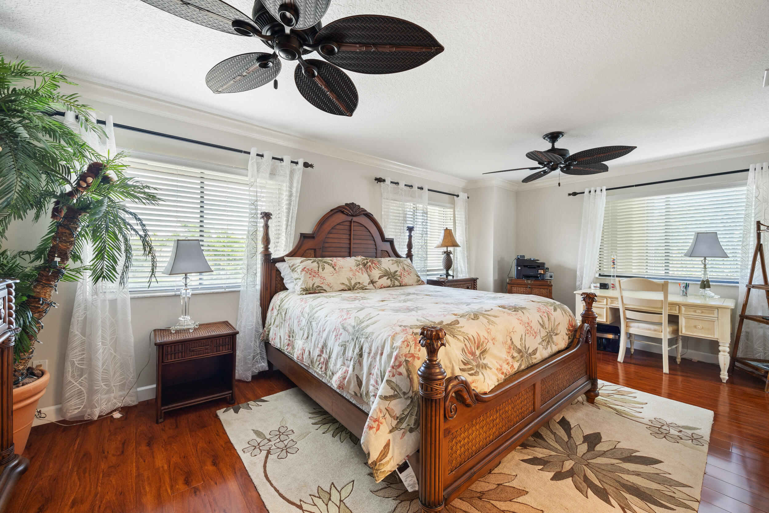 210 Captains Walk 710