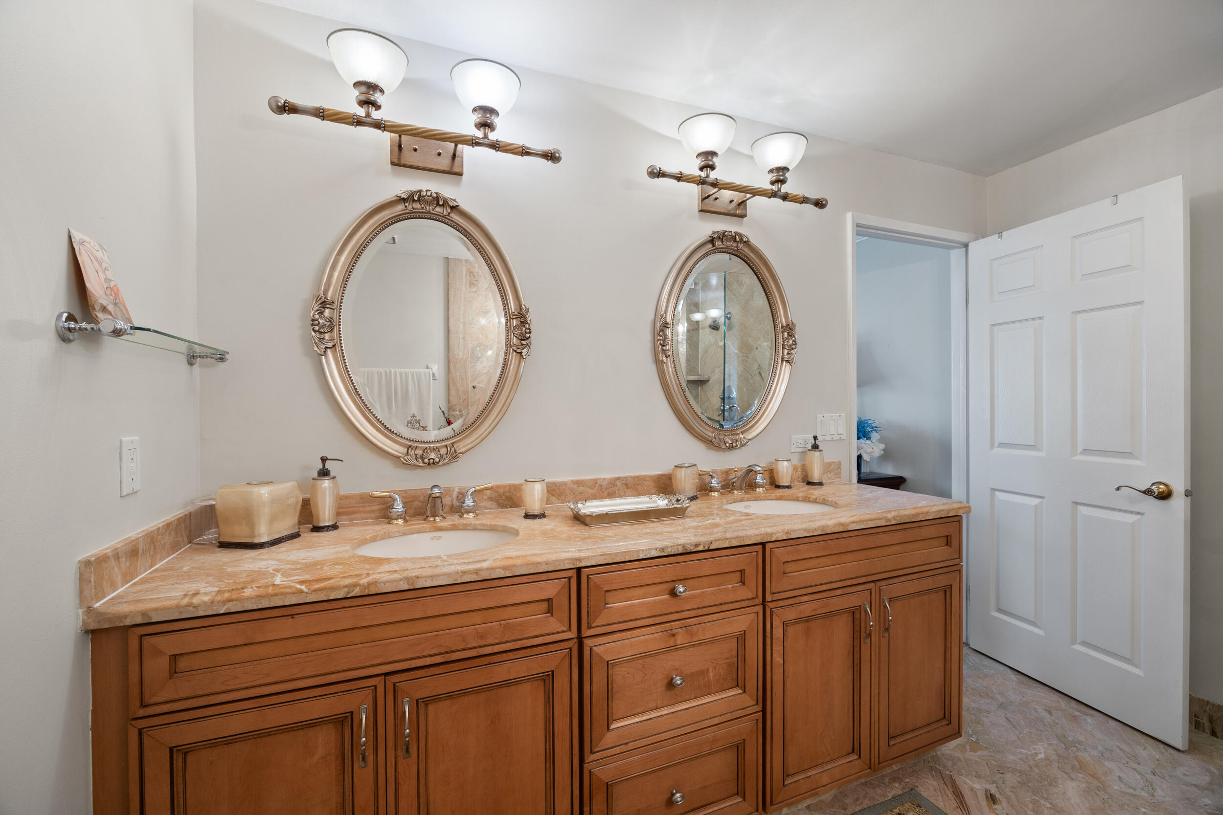 210 Captains Walk 710