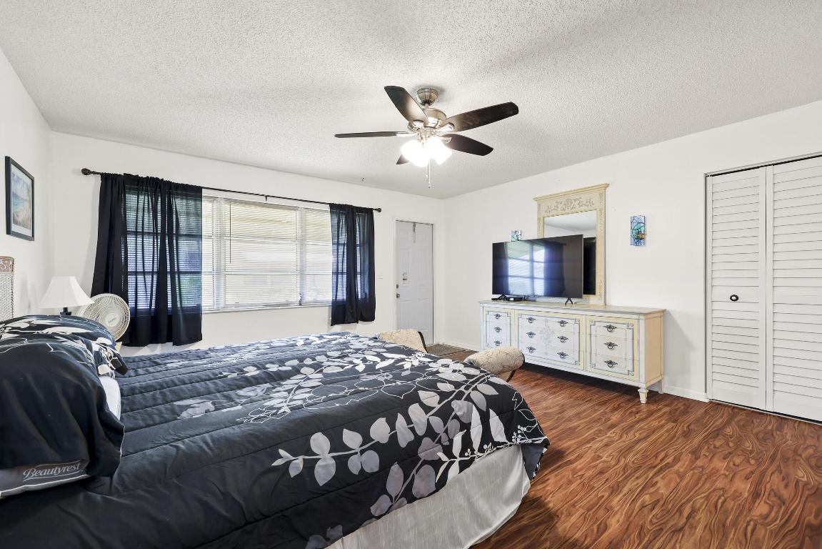 5162 Lakefront Boulevard B