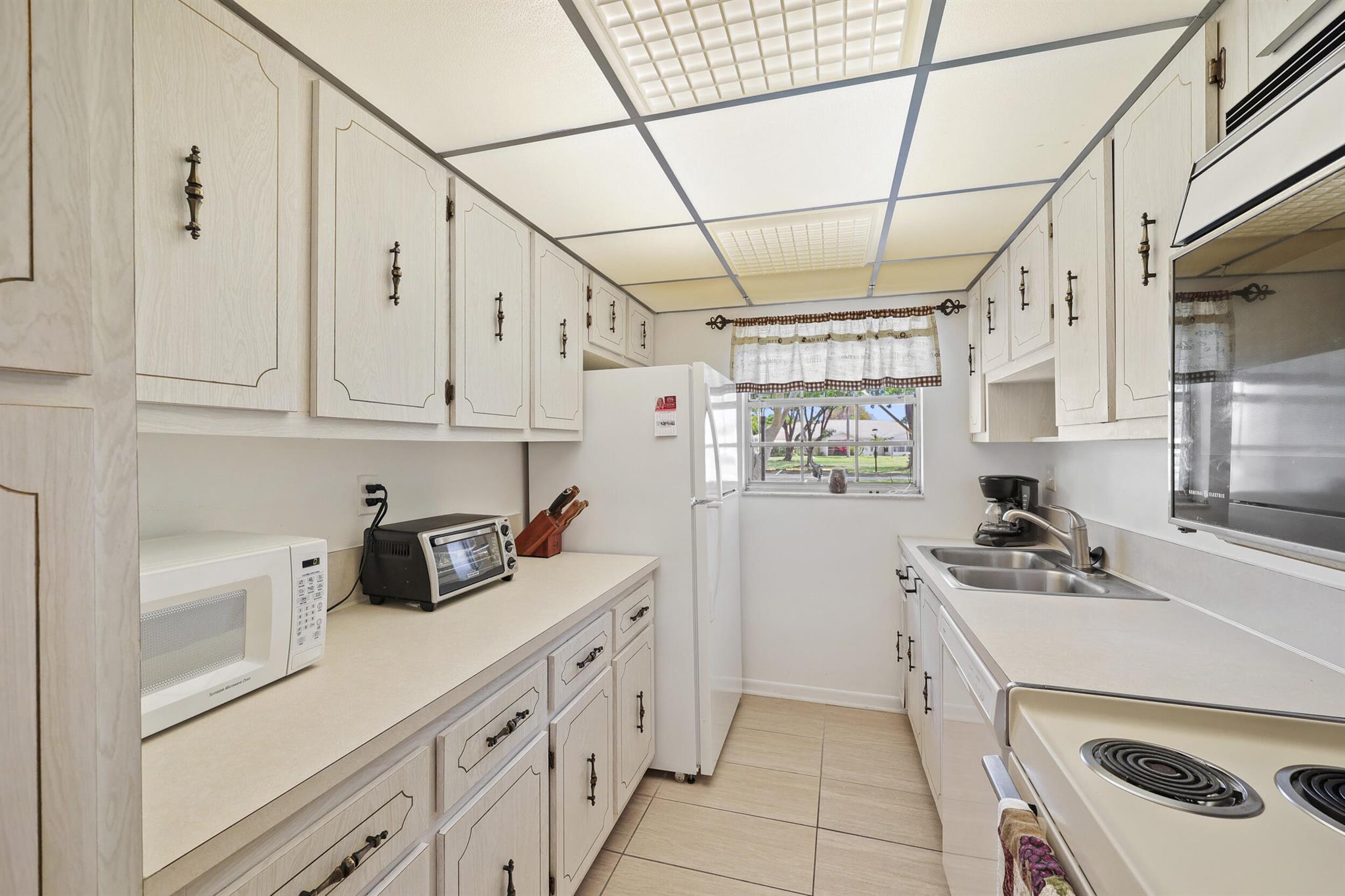 5162 Lakefront Boulevard B