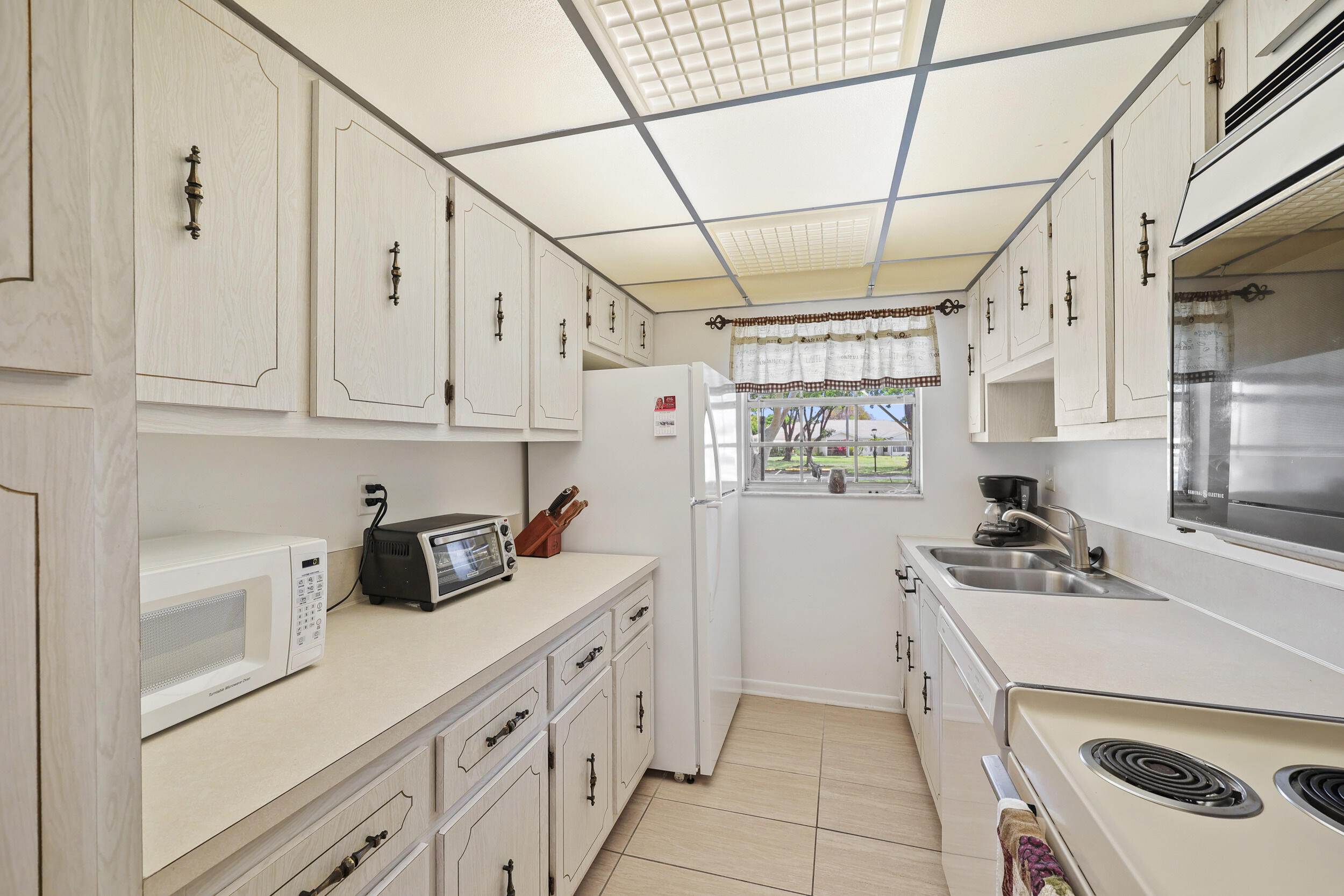 5162 Lakefront Boulevard B