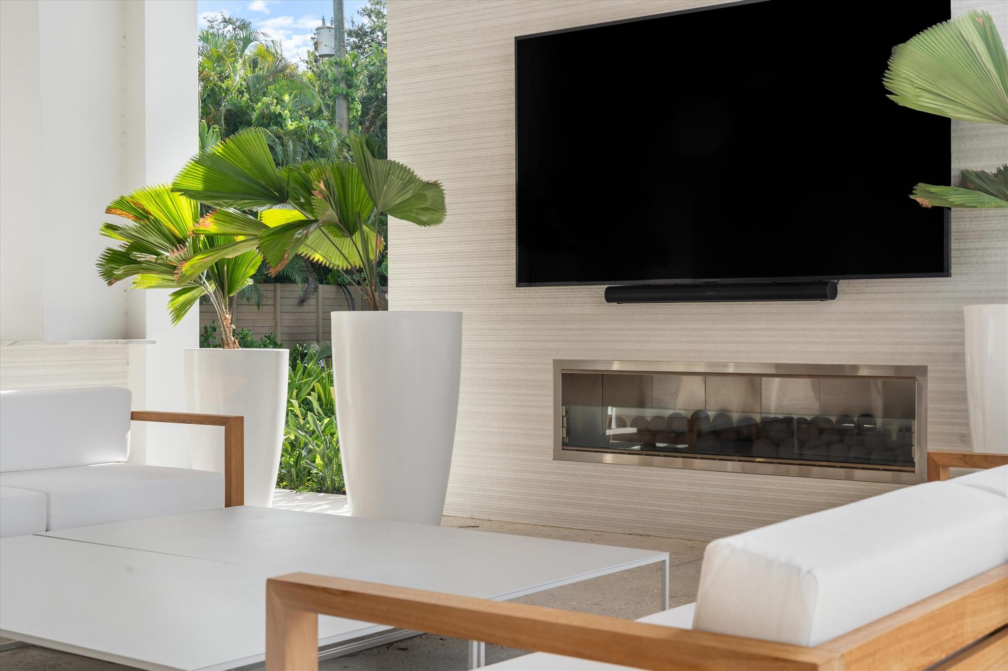 2520 Greenbriar Drive