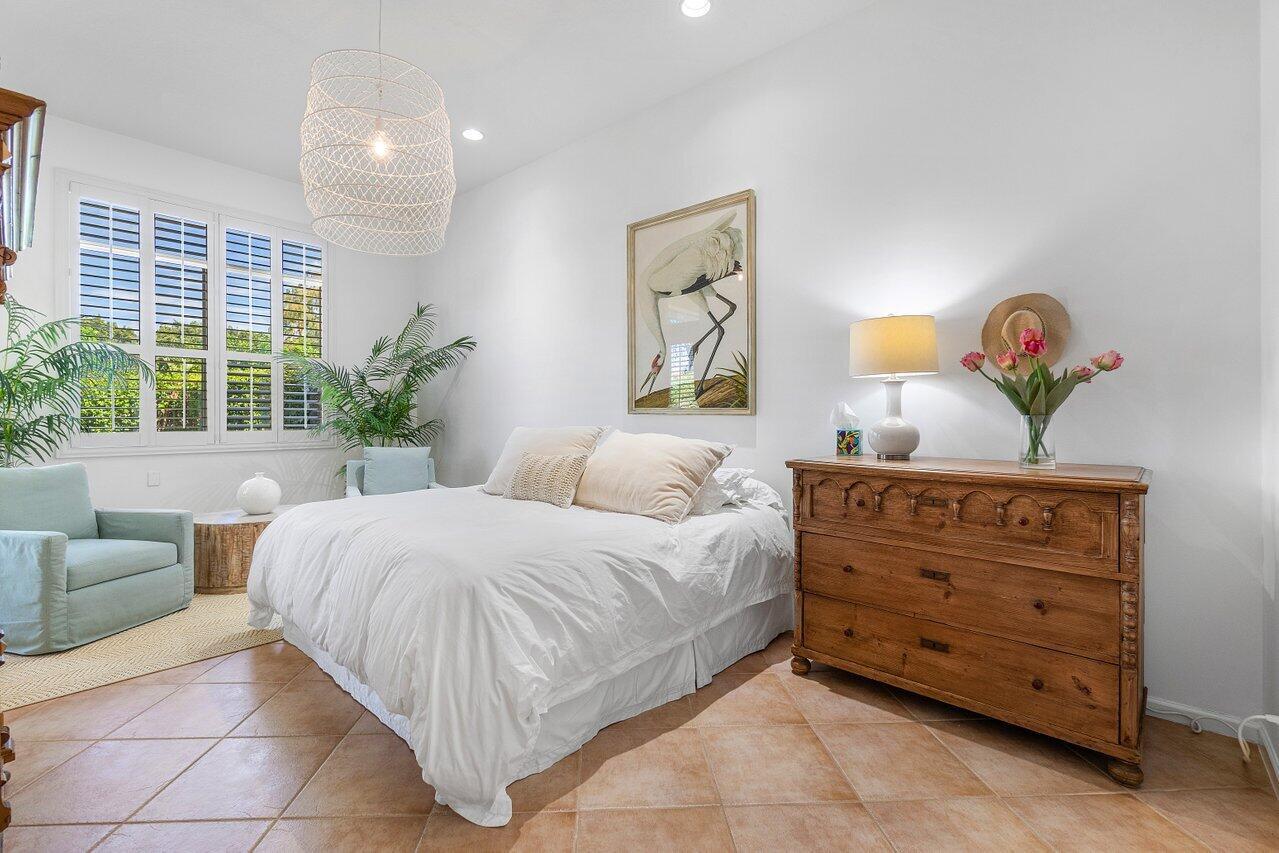 5151 Ventura Drive
