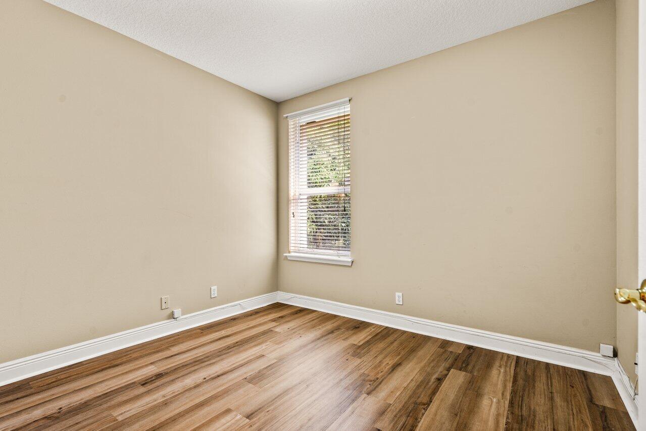 5255 NW 95th Avenue ()