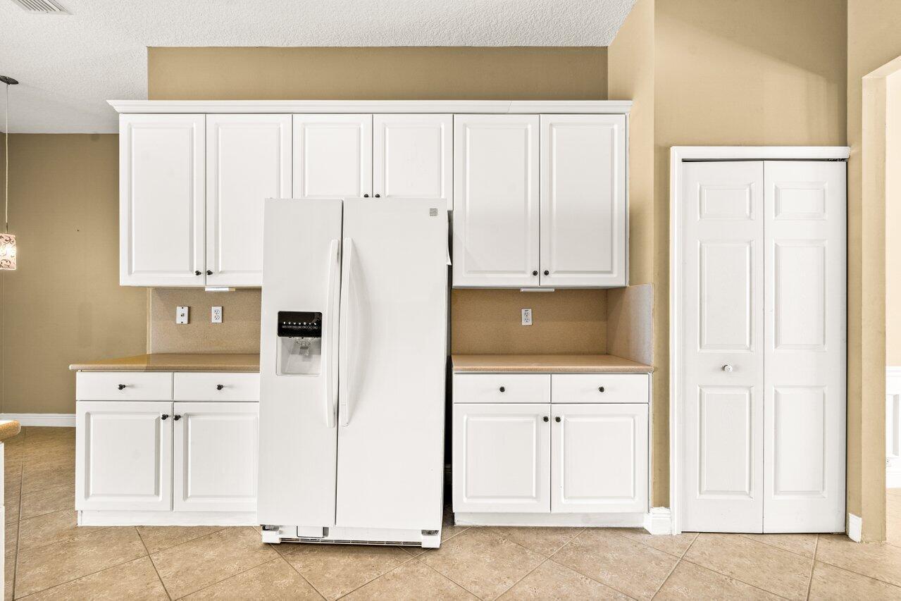 5255 NW 95th Avenue ()