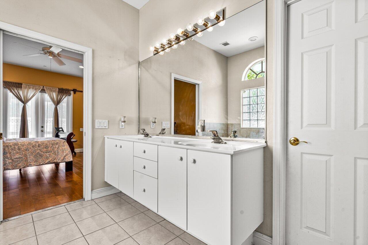 5255 NW 95th Avenue ()