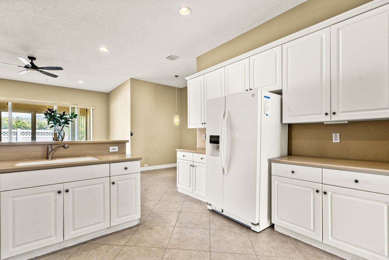 5255 NW 95th Avenue ()