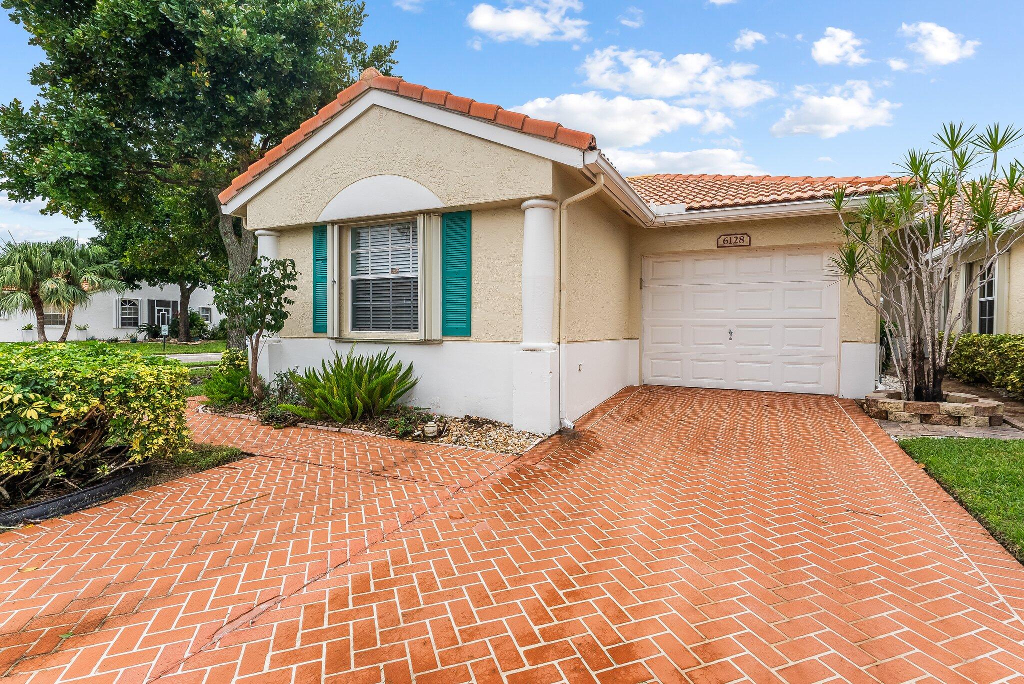 6128 Floral Lakes Drive
