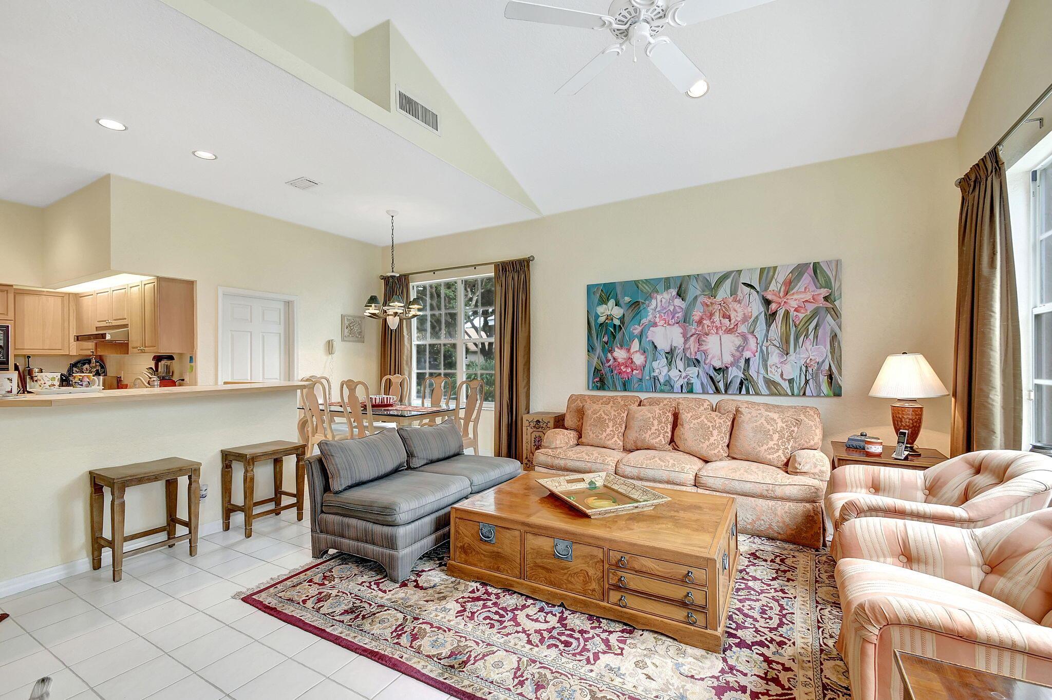 2773 Hampton Circle S