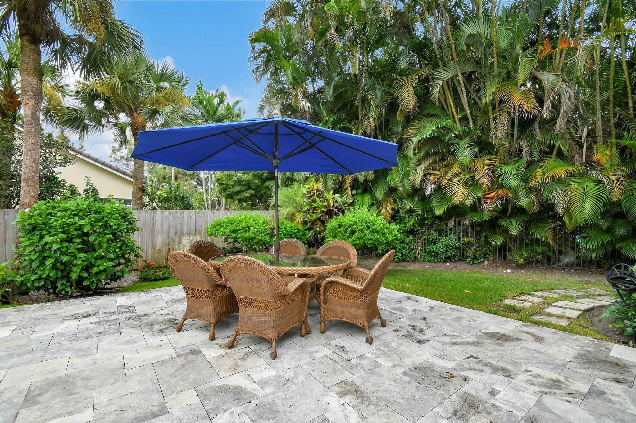 2773 Hampton Circle S