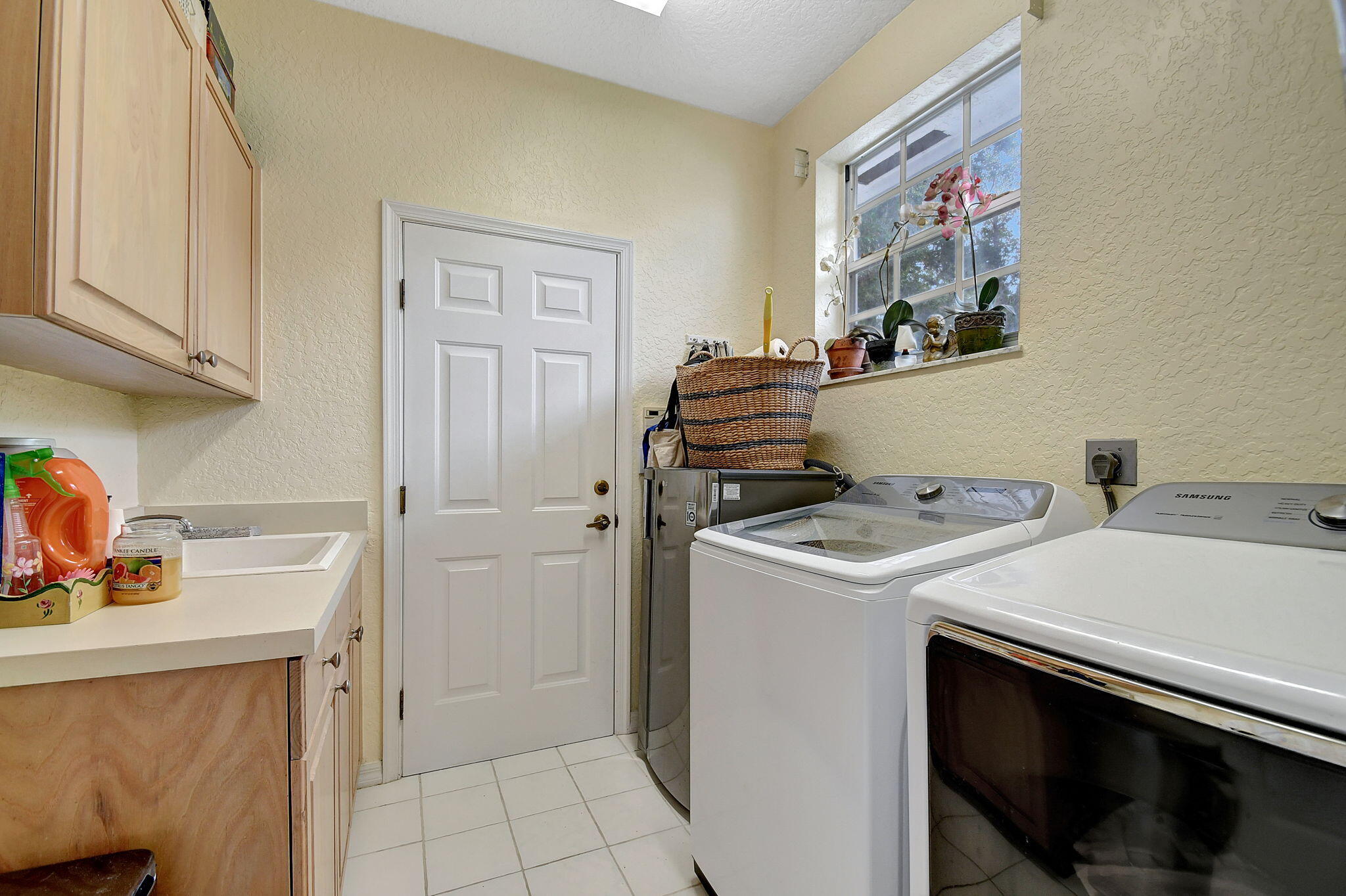 2773 Hampton Circle S