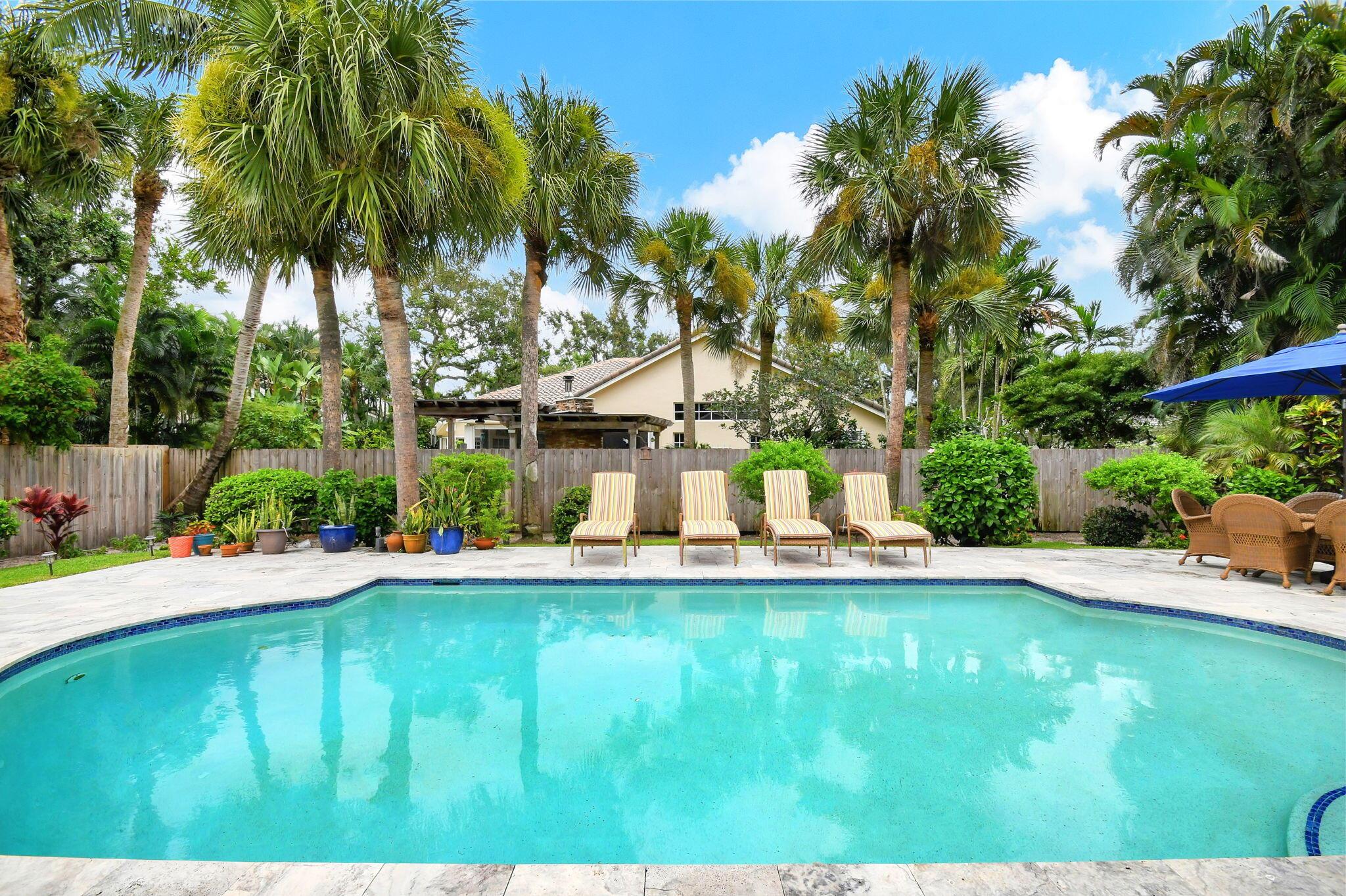 2773 Hampton Circle S