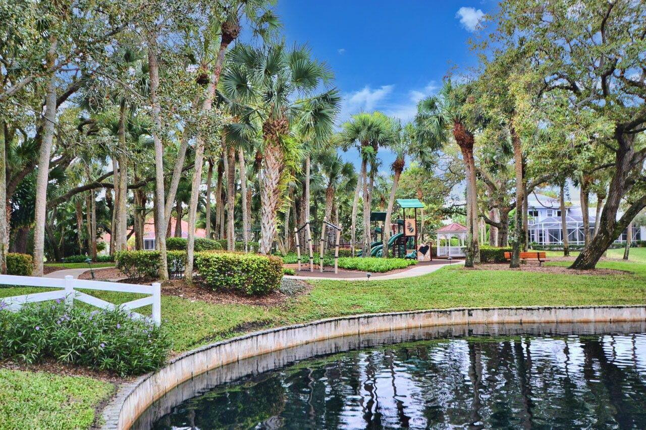 2773 Hampton Circle S