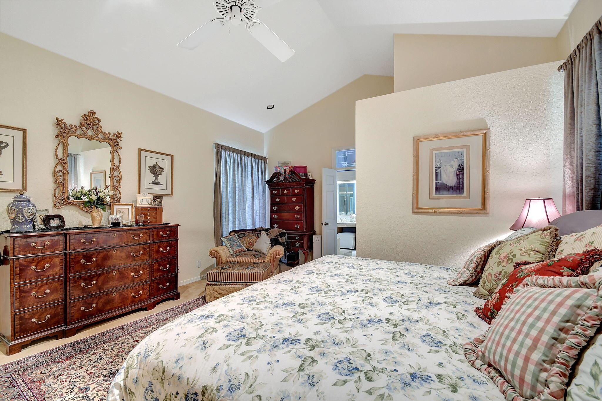 2773 Hampton Circle S