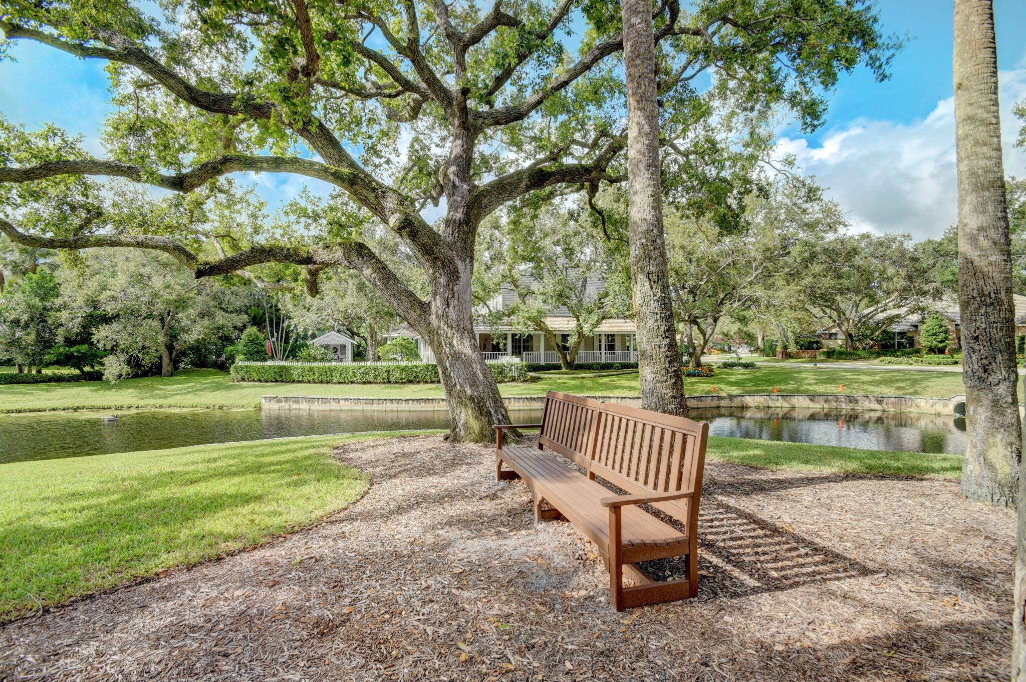 2773 Hampton Circle S