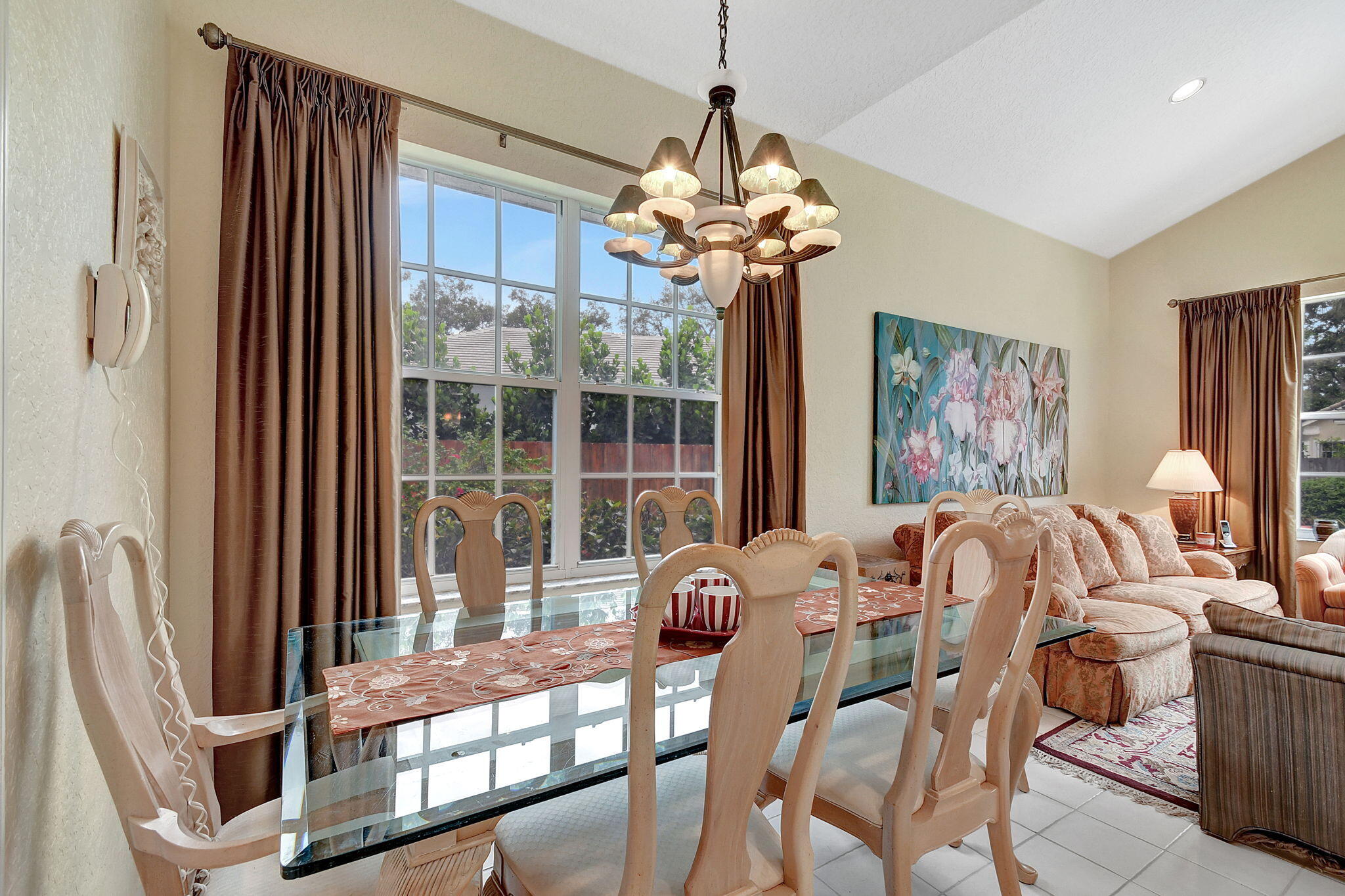 2773 Hampton Circle S