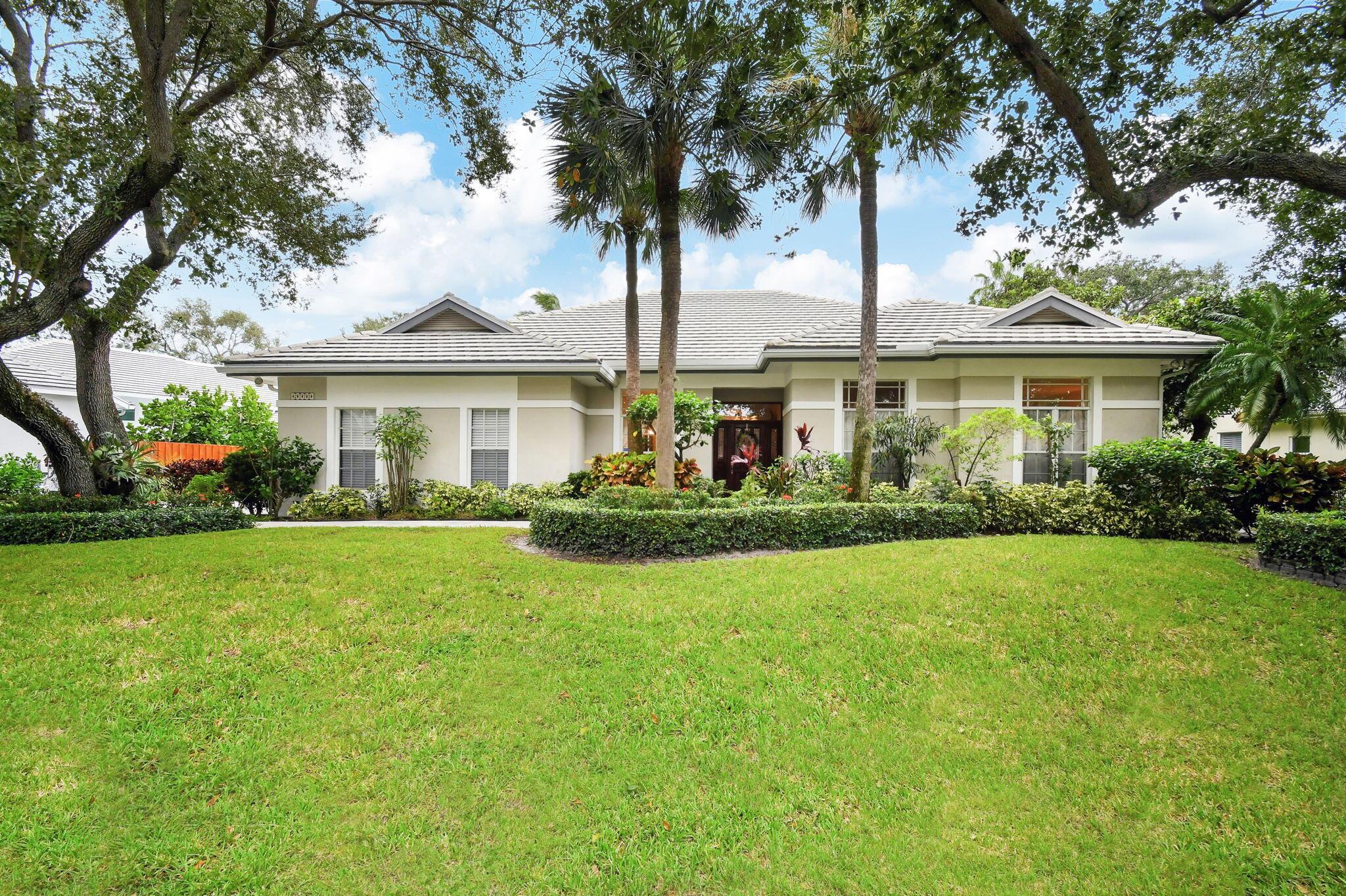 2773 Hampton Circle S