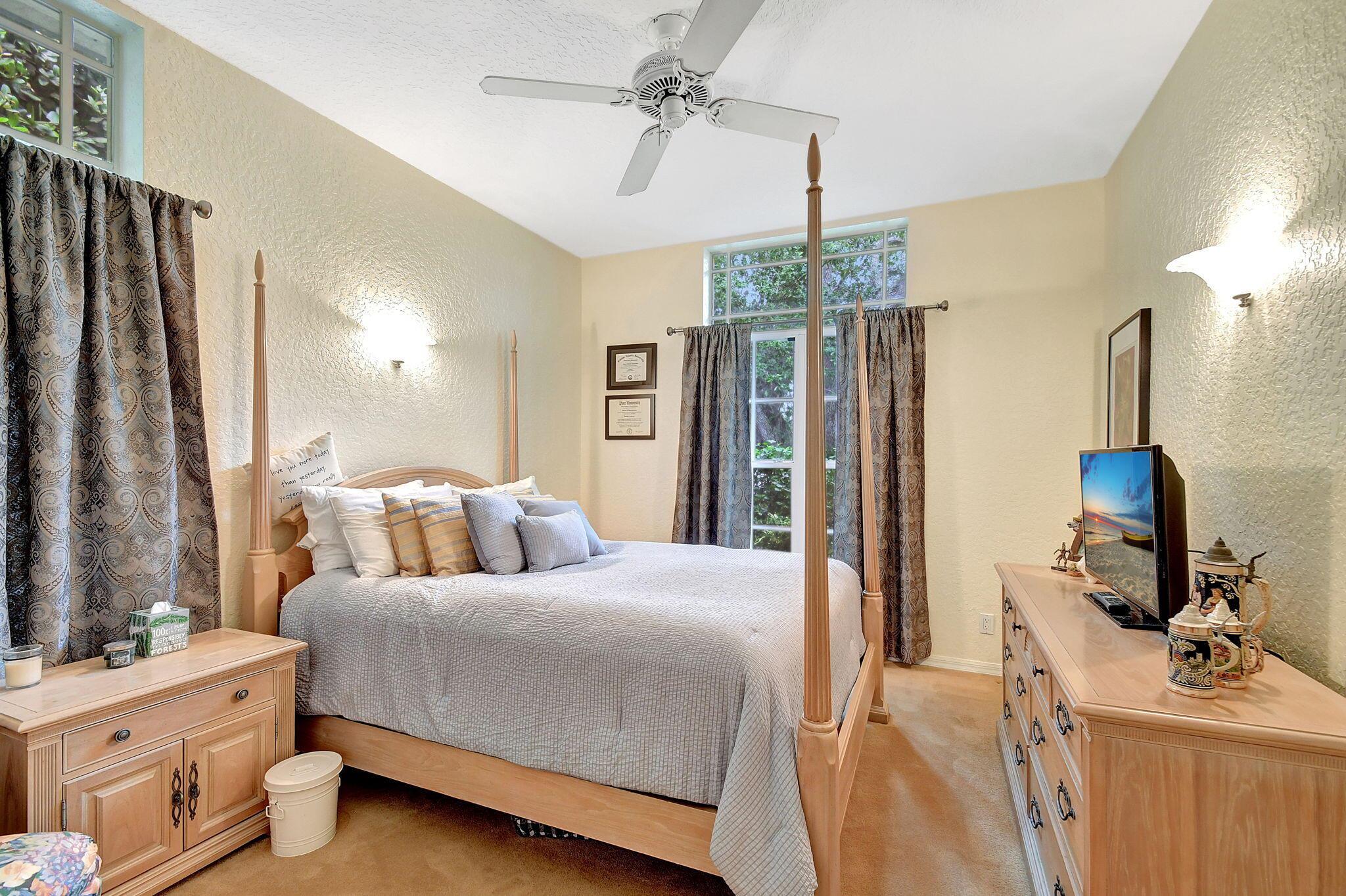 2773 Hampton Circle S