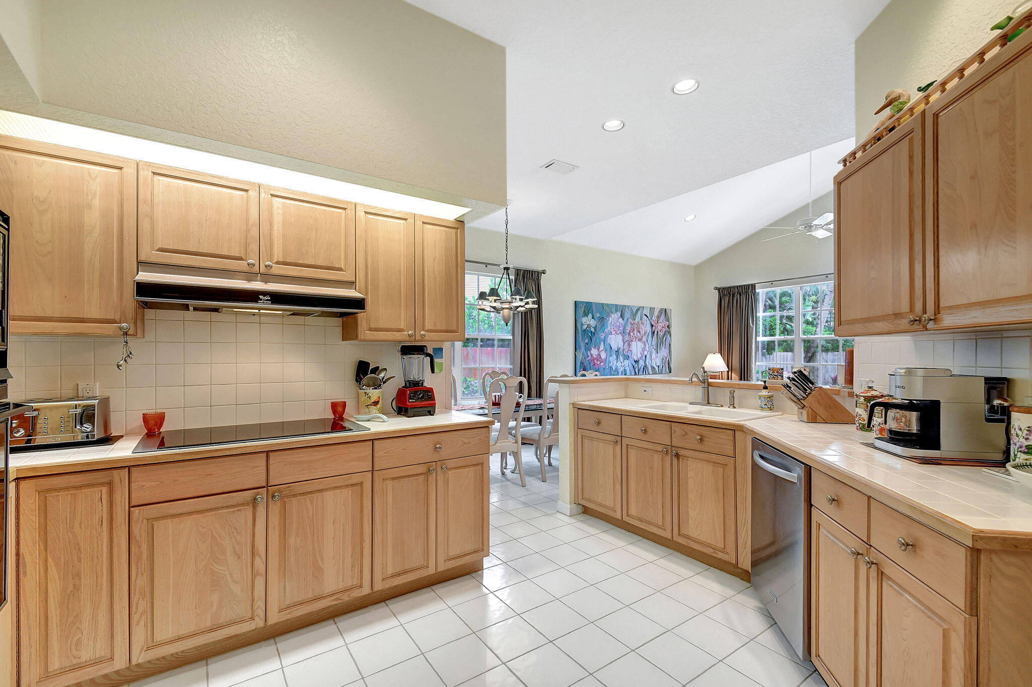 2773 Hampton Circle S