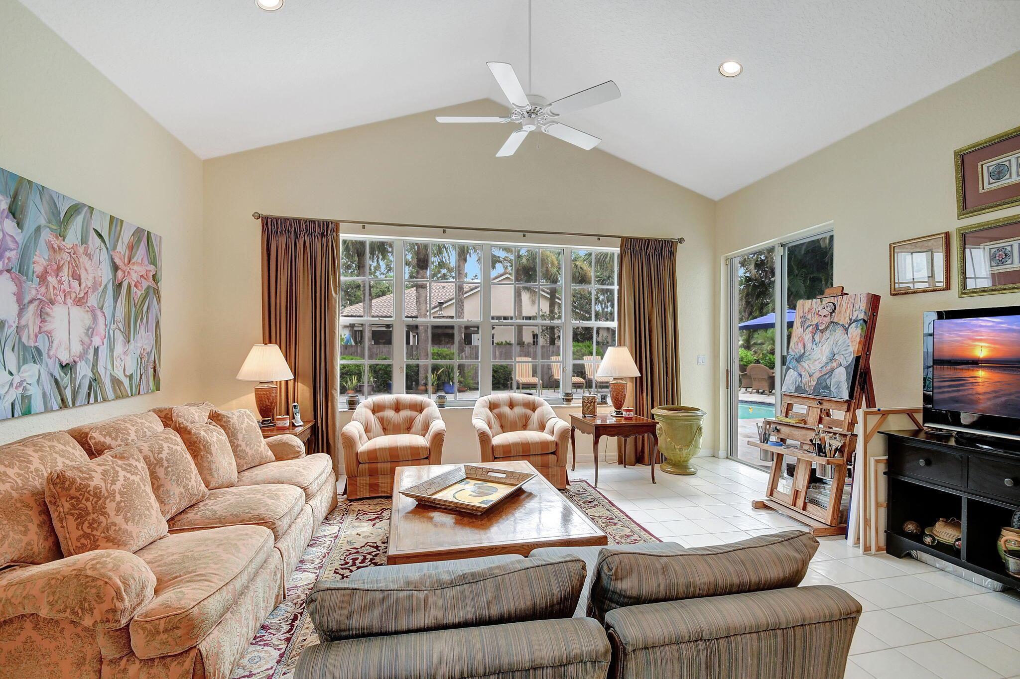 2773 Hampton Circle S