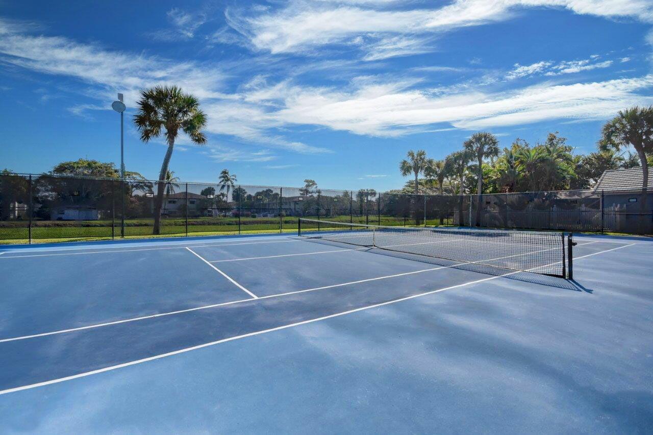 2773 Hampton Circle S