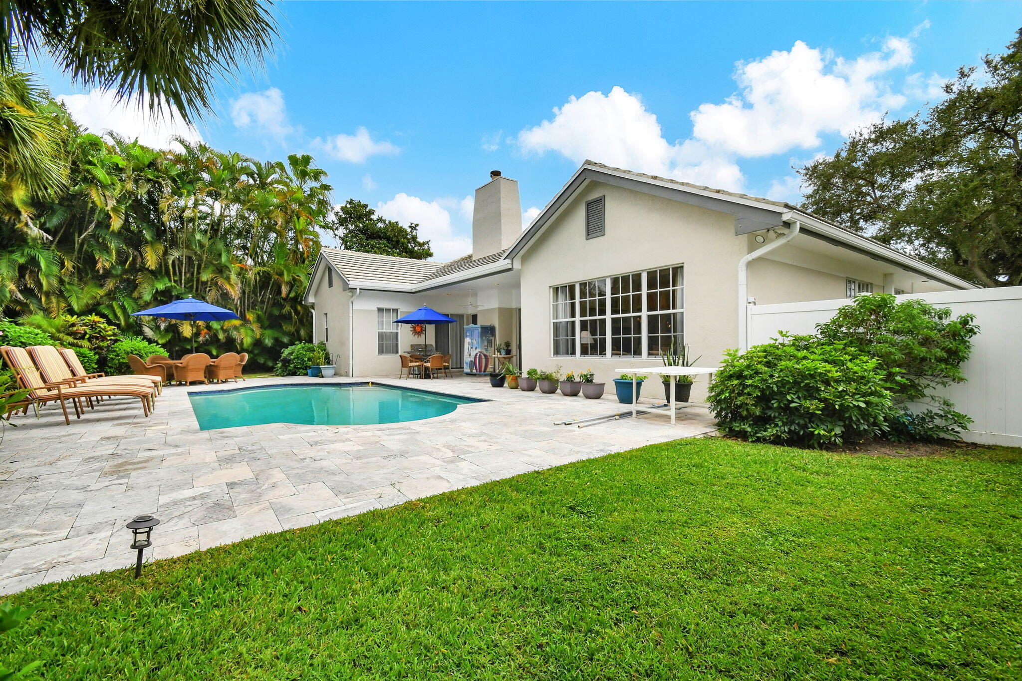 2773 Hampton Circle S