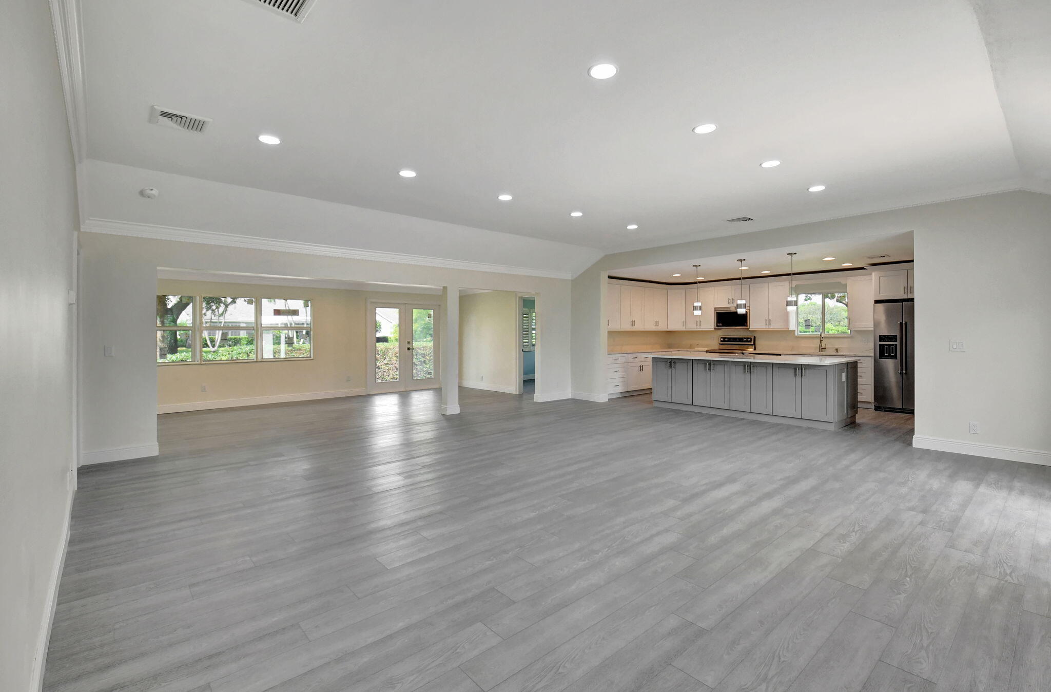 11601 N Lake Drive 10 Garden