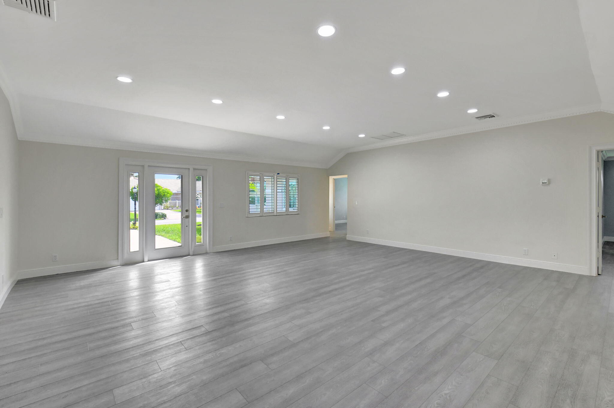 11601 N Lake Drive 10 Garden
