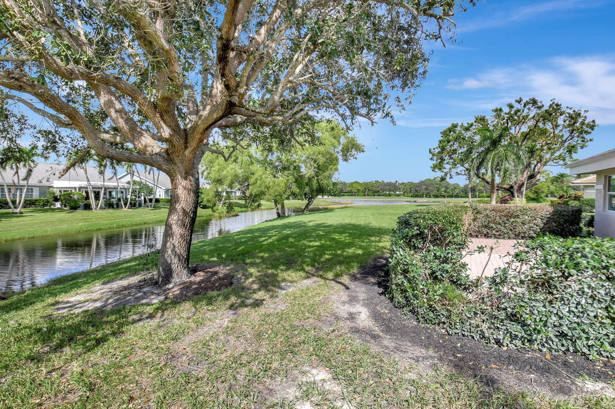 11601 N Lake Drive 10 Garden