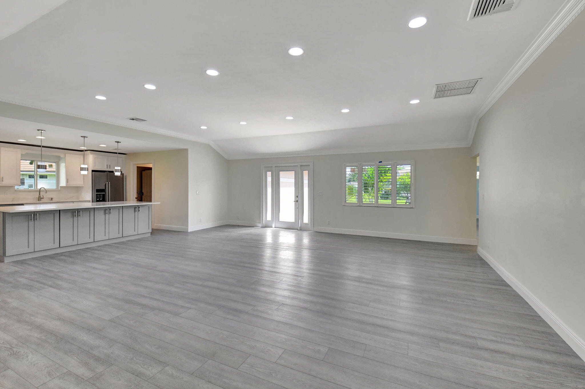 11601 N Lake Drive 10 Garden